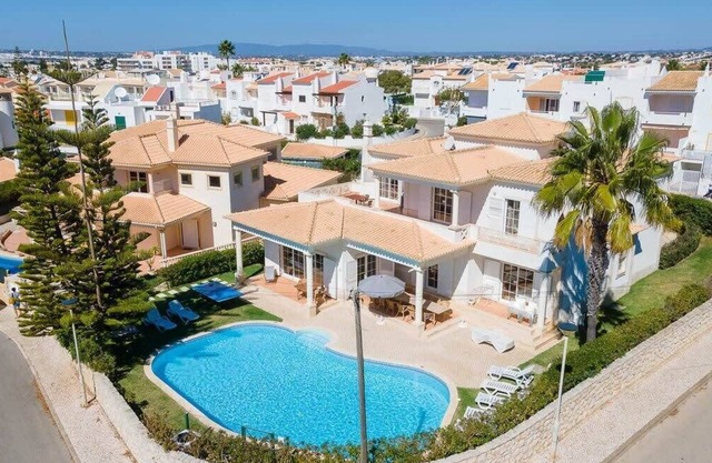 Villa Gale Grande - bright airy property with a private pool