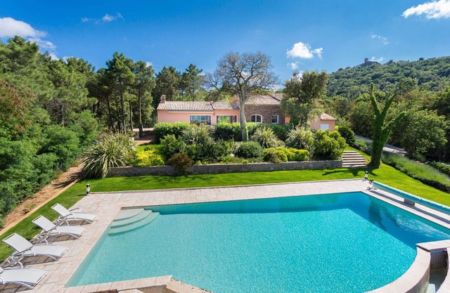 - Villa Gassin Enchanting view of the Gulf of St. Tropez