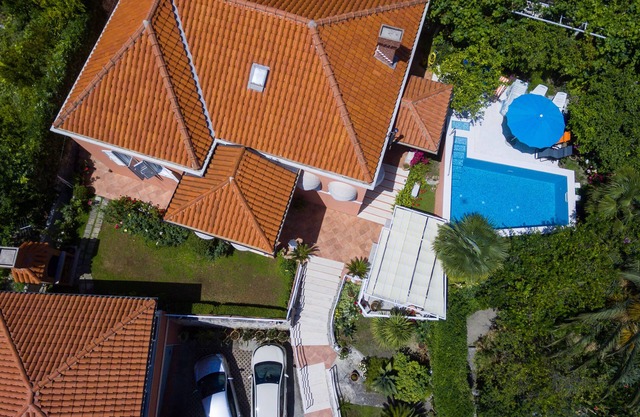 Villa Gemma - Four Bedroom Villa with Terrace and Swimming Pool