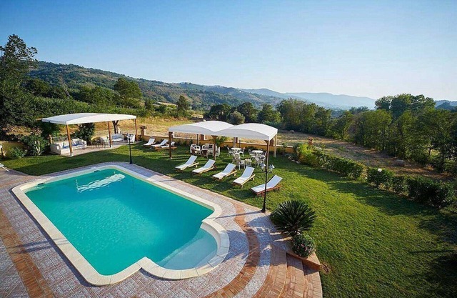 Villa Giuncalia A: A welcoming apartment surrounded by the greenery, with Free WI-FI.