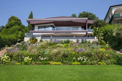 Villa Grace with Pool on the Lake