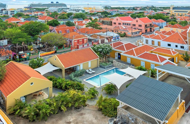 Villa Grandi - Exclusive 3-Villa Resort with Pool, Ideal for Group Stays