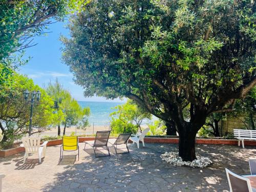 Villa GREG stupenda casa sulla spiaggia con accesso diretto al mare