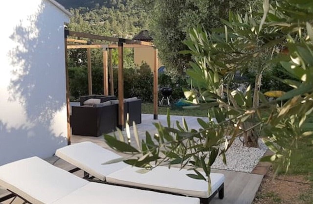 Villa in a quiet hamlet 20 minutes from the beach