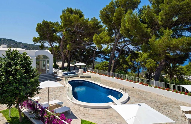 Villa in Anacapri with 4 bedrooms sleeps 8