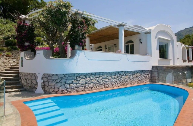 Villa in Anacapri with 6 bedrooms sleeps 12