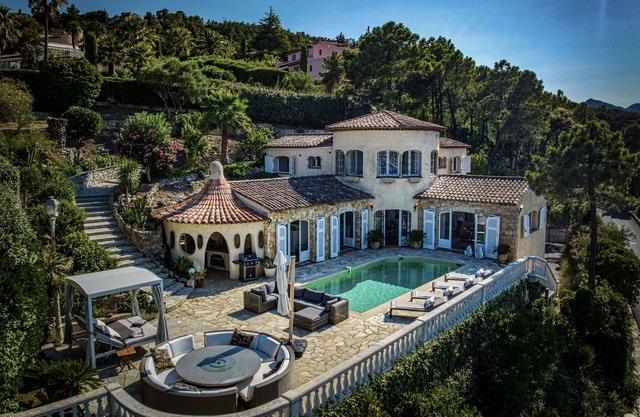 Villa in fabulous THEOULE SUR MER with Stunning Sea views and The Bay ofCannes n