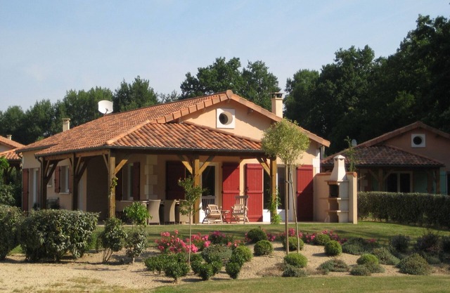 Villa in France with Garden & Barbecue