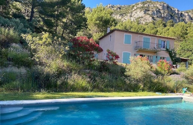 Villa in front of the sainte Victoire 10 min from Aix en Provence