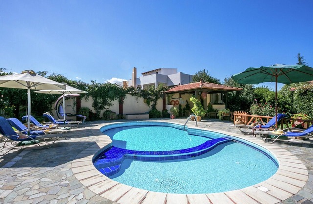 Villa in Heraklion with Private Pool & Beaches