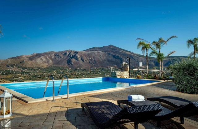 Villa in Sicily Near Guidaloca Bay