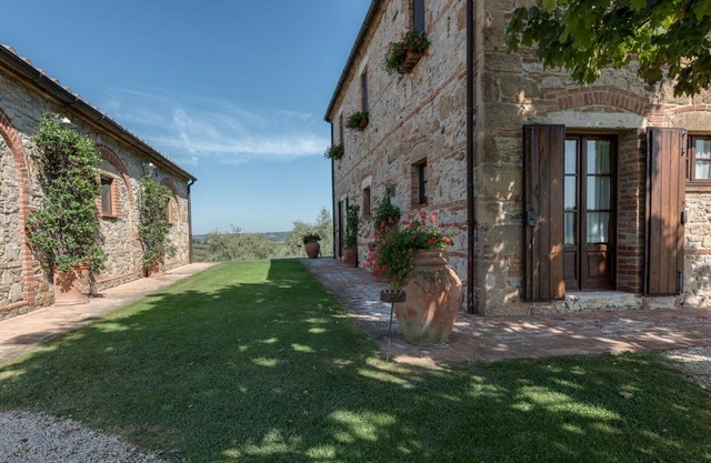 Villa in Montepulciano with 7 bedrooms sleeps 14