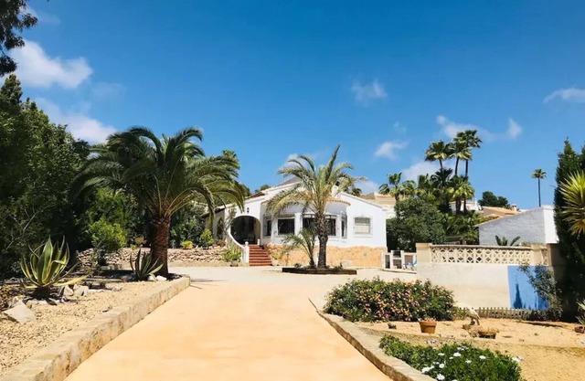 Villa in Moraira - Peaceful location, Private pool, under 10 Mins walk to shops