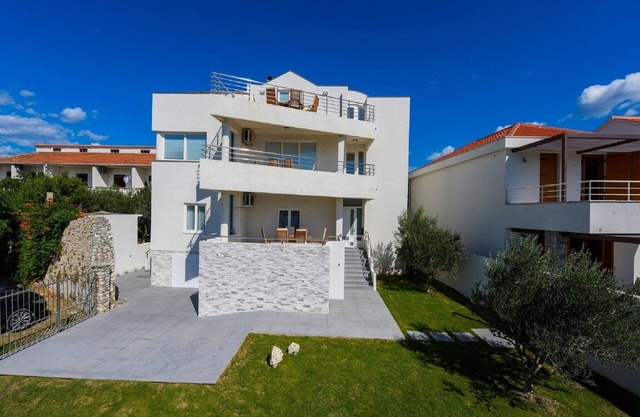 Villa in Nin with Sea View and Beaches
