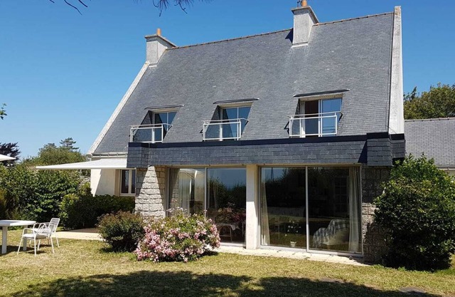 Villa in Pouldu on the Grands Sables beach near Pont Aven