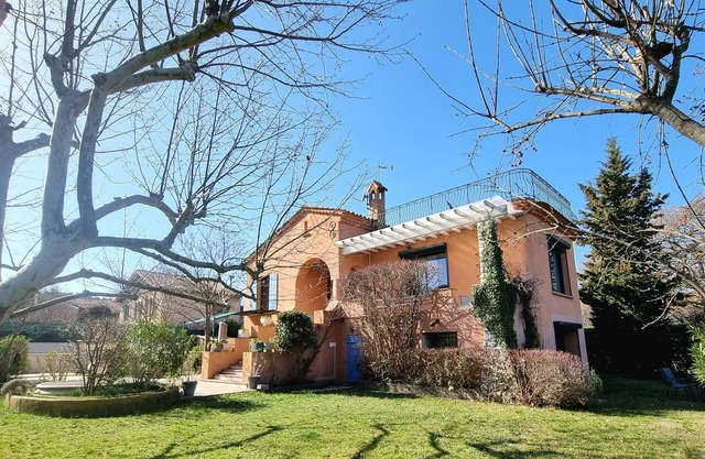Villa in Provence - Luberon, *4bedroom/swimming pool * fenced garden & parking