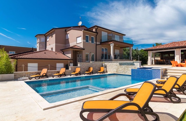 Villa in Pula with Pool near Roman Arena