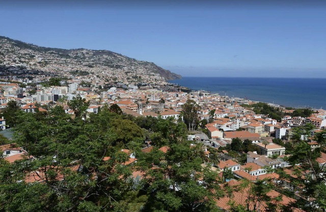 VILLA IN THE CENTER OF FUNCHAL WITH STUNNING VIEWS OVER THE BAY