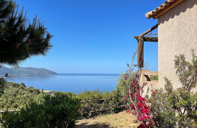 Villa in the middle of nature with spectacular sea view with AC and WIFI