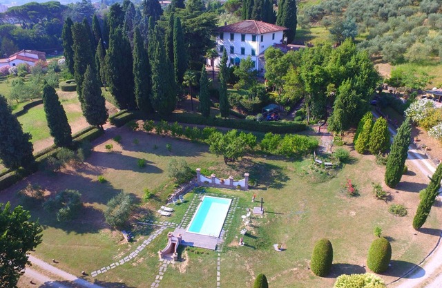 Villa in Uzzano with 4 bedrooms sleeps 10