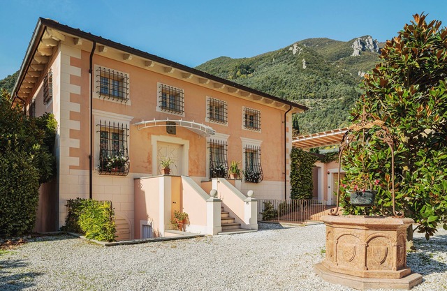Villa/Independent home in Camaiore with 5 bedrooms sleeps 10