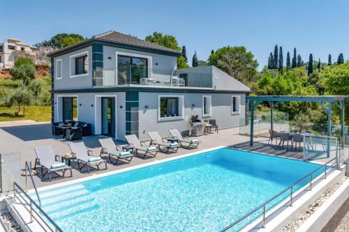 Villa Ioannis by Villa Plus