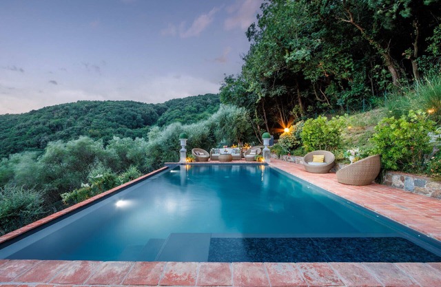 Villa Lina, Luxury Farmhouse with Pool and Amazing View close to Lucca Town Centre