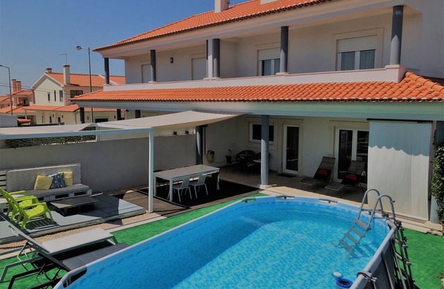 Villa Jacinto - NEW, Spacious, Comfortable, Beach & Culture, 45 min. of Lisbon