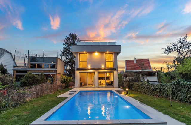 Villa Jäger with Pool in Vienna with Private Terrace, Balcony and Wi-Fi