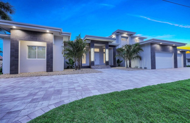 Villa Juhara Cape Coral - New Villa in Yacht Club Area