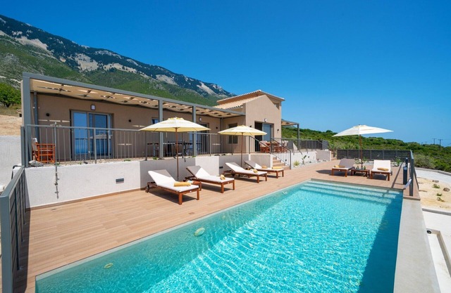 Villa Katoikia Tria by Villa Plus