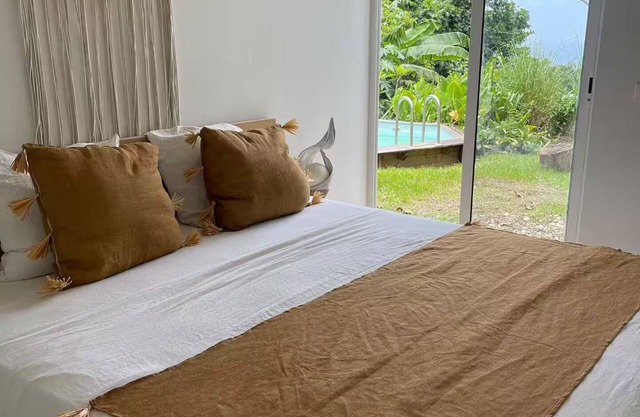 Villa Kayooli: Vanilla studio, pool and sea view