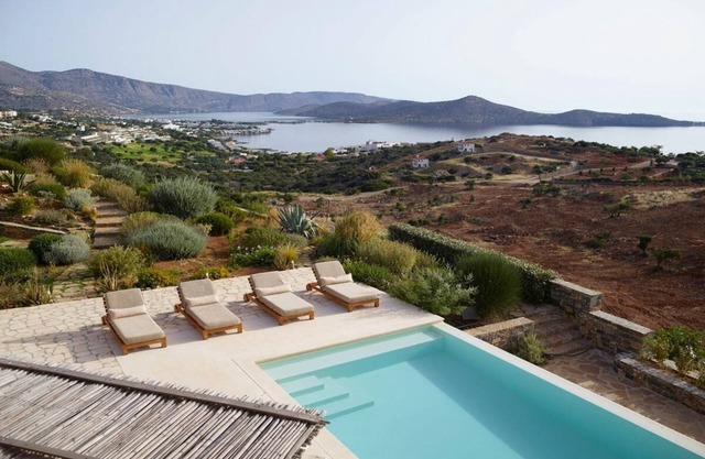 Villa King with a heated pool