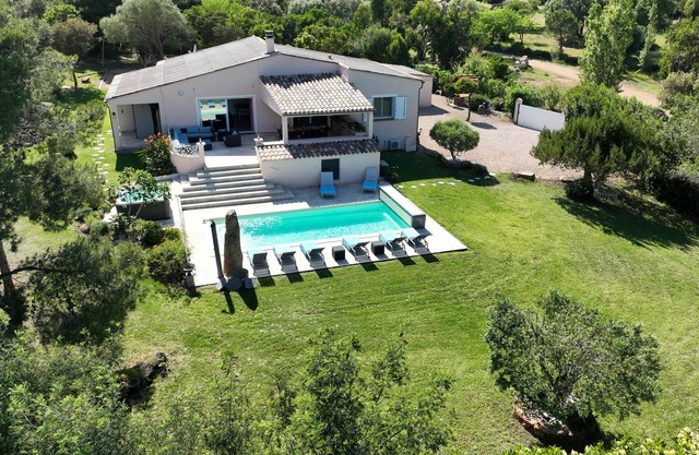 Villa La Chiappa Seaside heated pool, Spas, air conditioning, Petanque court