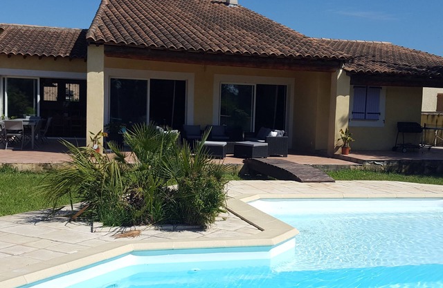 VILLA "La Crau" POOL WITH SALT ON 2500M2 Garden