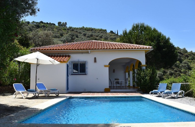 Villa La Frasca with private pool for 4 people and beautiful sea views