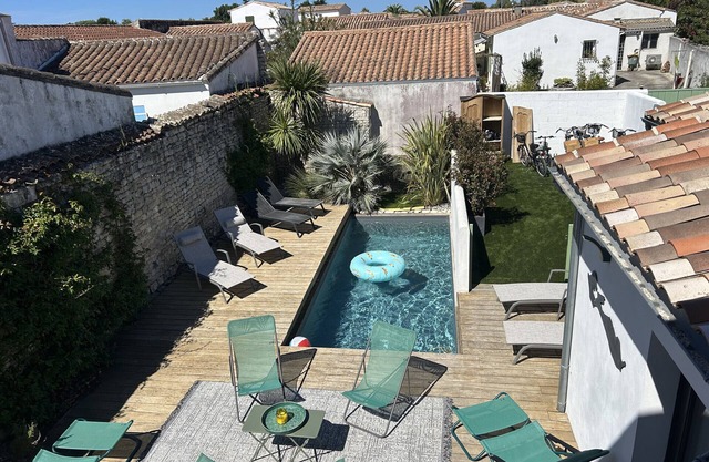 Villa La Rémoise : New villa with swimming pool for up to 6 people.