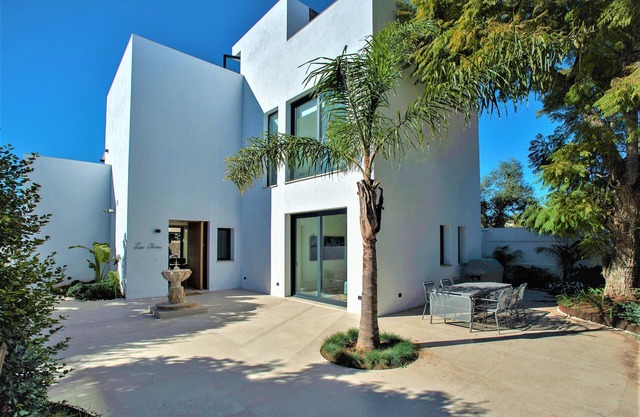 Villa Las Yucas - A beautiful, modern 4 bed villa with heated pool in Marbella Center
