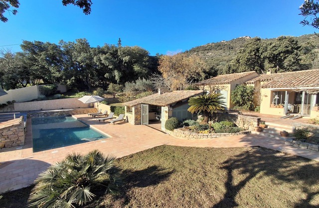 Villa LE CAILLOU, PMR, air-conditioned, heated pool, not overlooked