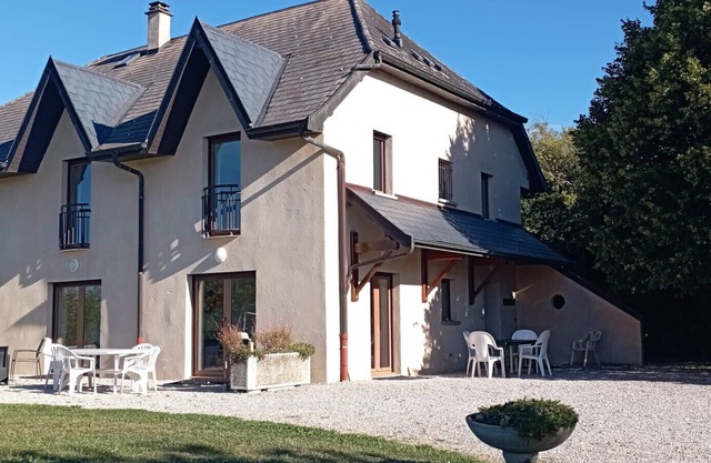 Villa 'Le Paradis' with Mountain View, Private Terrace and Private Garden