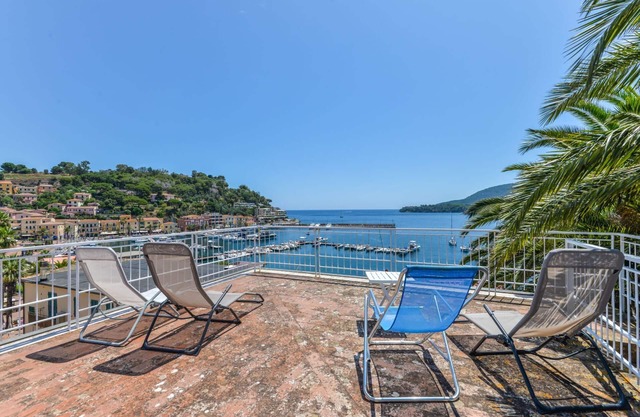 Villa le tre palme 8 beds in the center of Porto Azzurro