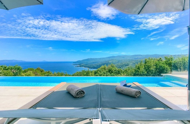 Villa Lifestyle - 4 bedrooms, private pool, sauna and jacuzzi