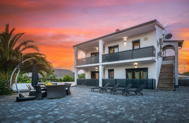 Villa LiLi Apt 2 450m from the beach