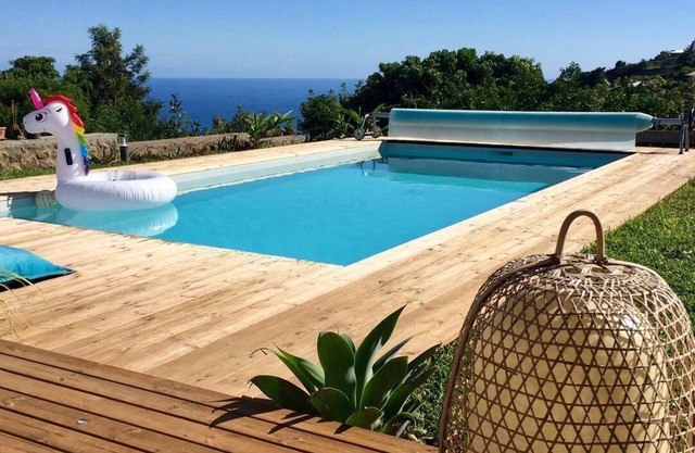 - VILLA LONGANIS -