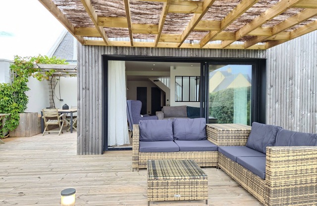 Villa Longaël, 5 bedrooms, 2-minute walk from the beach.