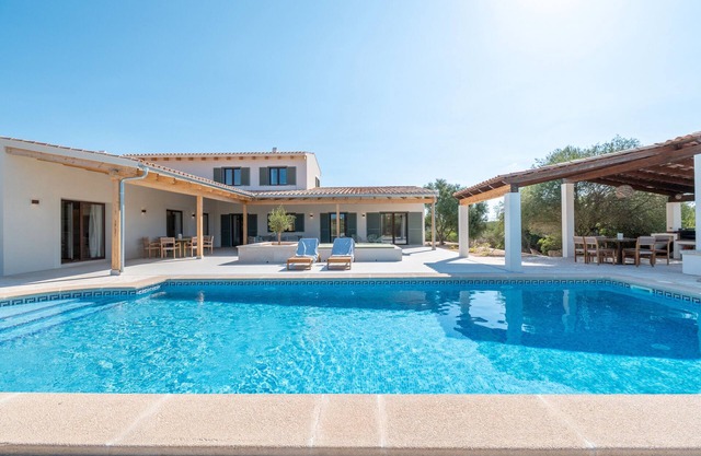 Villa Lorena - Newly Renovated and Just a Few Kilometers from the Beautiful Es Trenc Beach with Wi-Fi and A/C