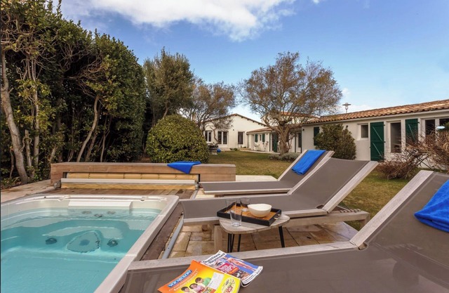 Villa Luxueuse 4 Chambres Proche Plage/Luxurious Villa 4BR Near Beach