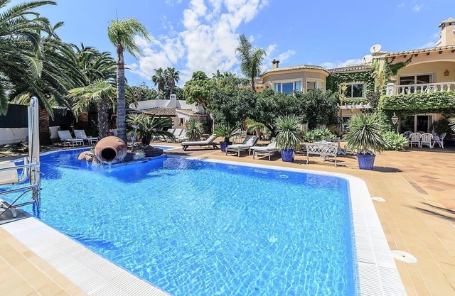 Villa 'Luxury Xenofilia Lll' with Mountain View, Wi-Fi and Air Conditioning