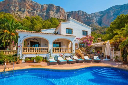 Villa Lydias Walk by Villa Plus