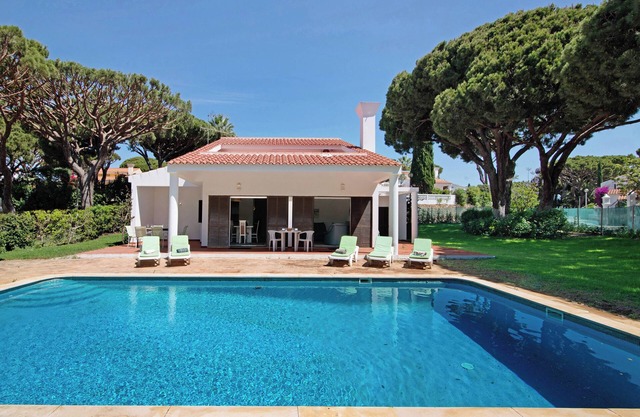Villa 'Lynn - Quadradinhos' with Private Pool, Private Terrace and Wi-Fi